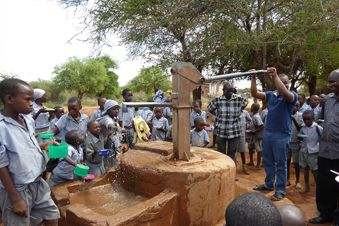 Help to build and repair water pumps in Kenia